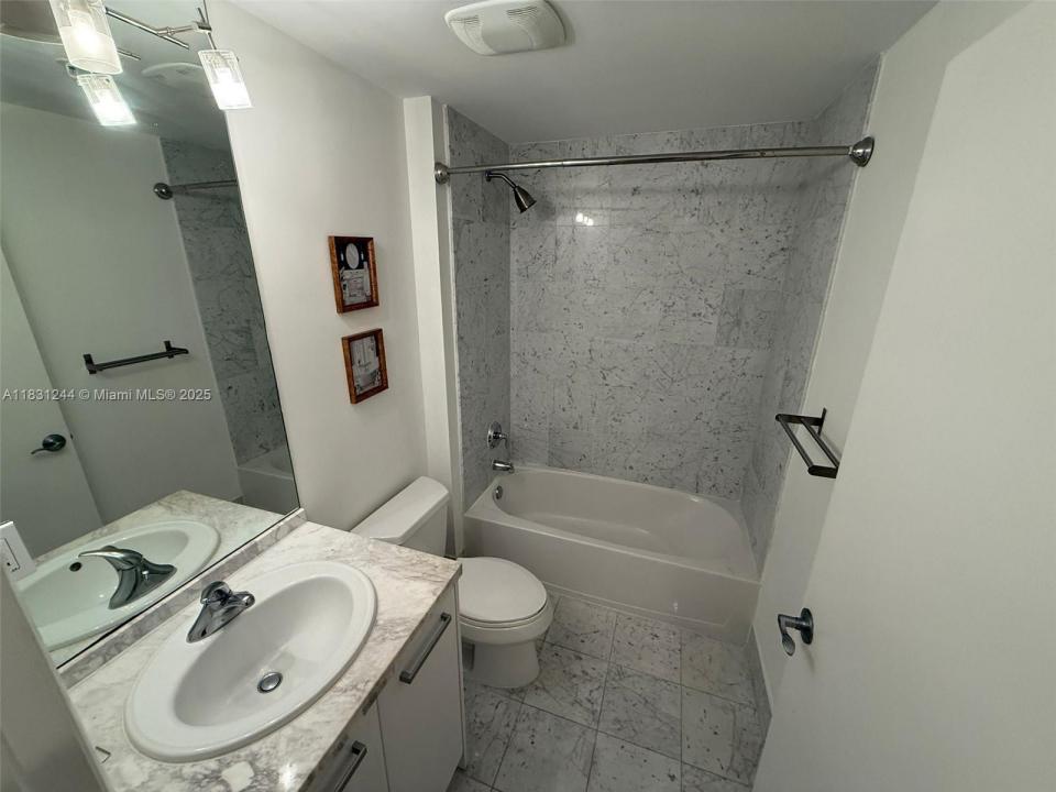 244 Biscayne Blvd 908, Miami, Florida 33132