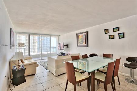 555 NE 15th St 10G, Miami, Florida 33132, USA