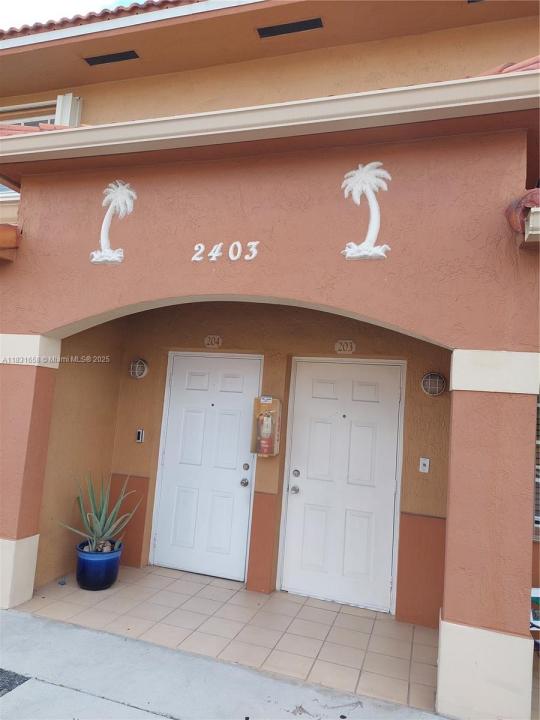 2403 W 76th St 203, Hialeah, Florida 33016, Stati Uniti