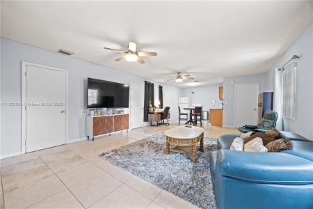 600 NW 99th St, Miami, Florida 33150, USA