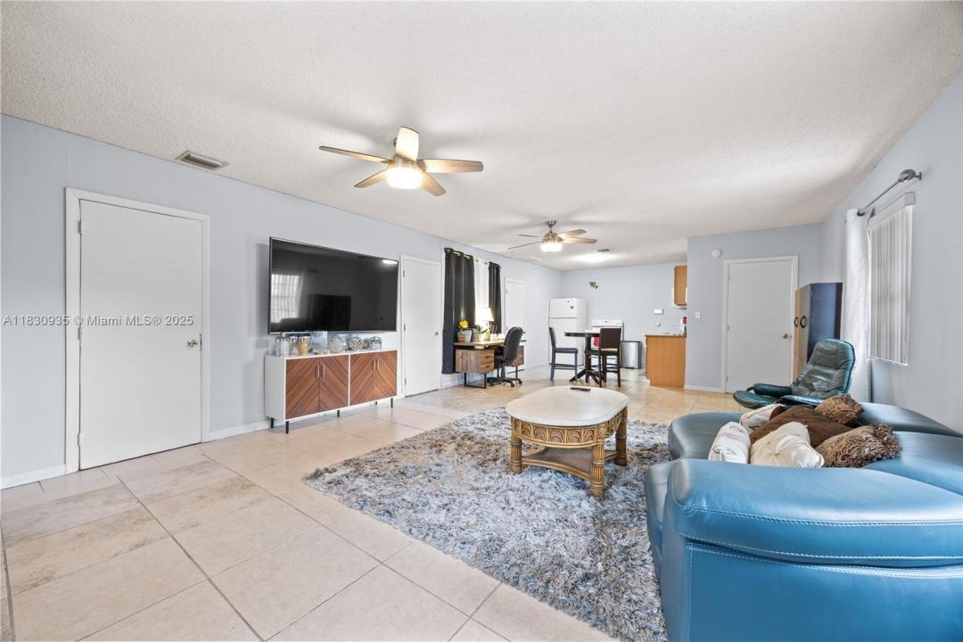600 NW 99th St, Miami, Floride 33150, États-Unis
