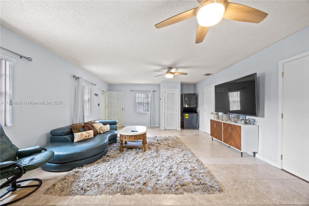 600 NW 99th St, Miami, Floride 33150, États-Unis