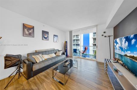 5091 NW 7th St 911, Miami, Florida 33126, USA