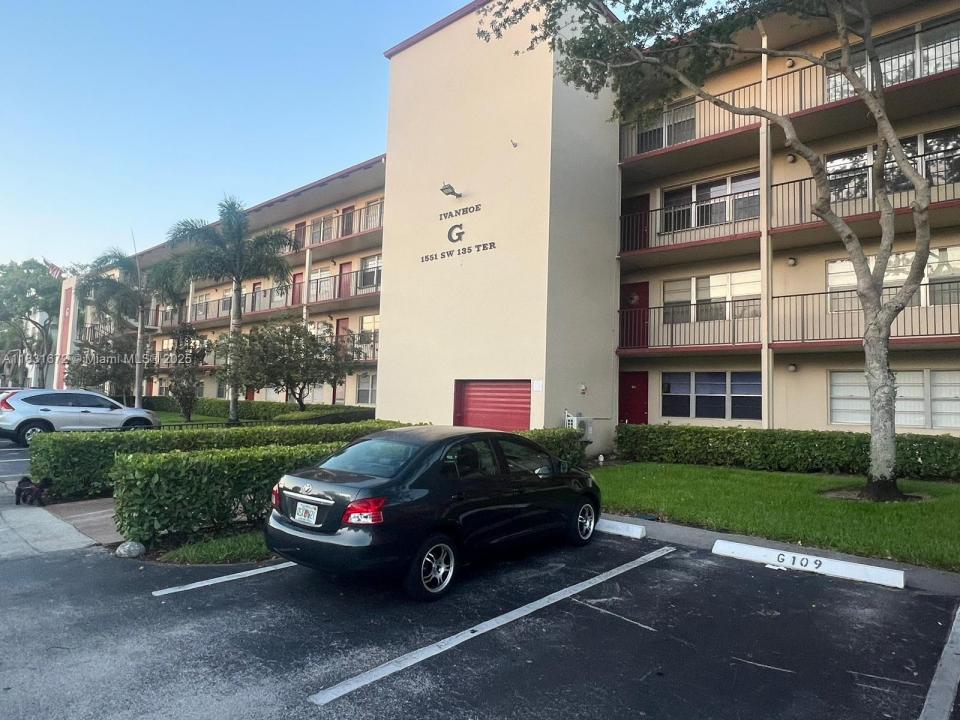 1551 SW 135th Ter 405G, Pembroke Pines, Florida 33027