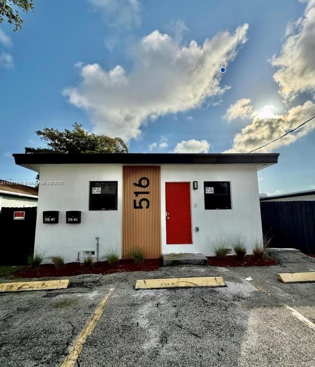 516 NW 2nd ave B, Hallandale Beach, Florida 33009, USA