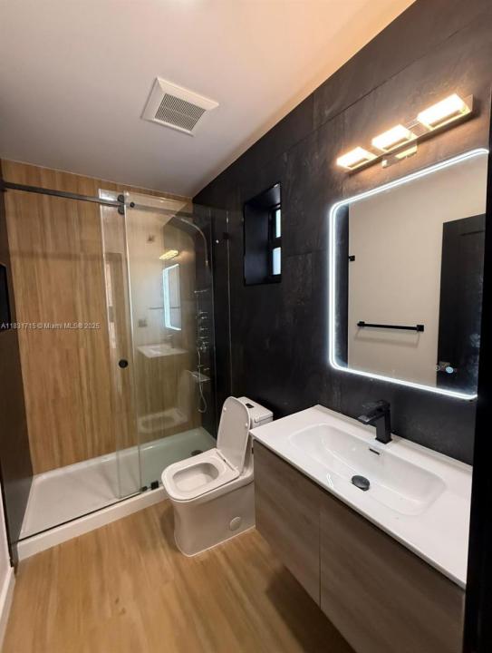 516 NW 2nd ave B, Hallandale Beach, Florida 33009, USA