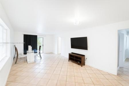1250 Lincoln Rd 203, Miami Beach, Florida 33139, USA