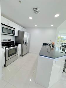 1871 NW S River Dr 705, Miami, Florida 33125, USA