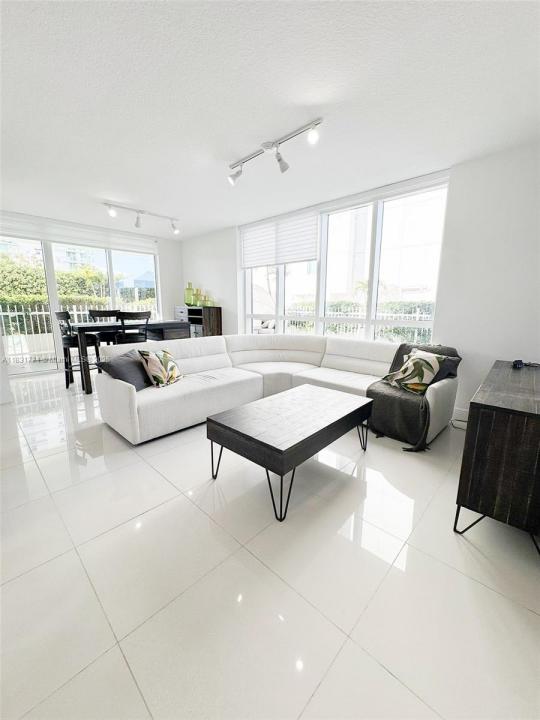 1871 NW S River Dr 705, Miami, フロリダ 33125, アメリカ合衆国
