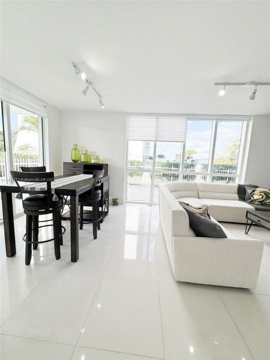 1871 NW S River Dr 705, Miami, フロリダ 33125, アメリカ合衆国