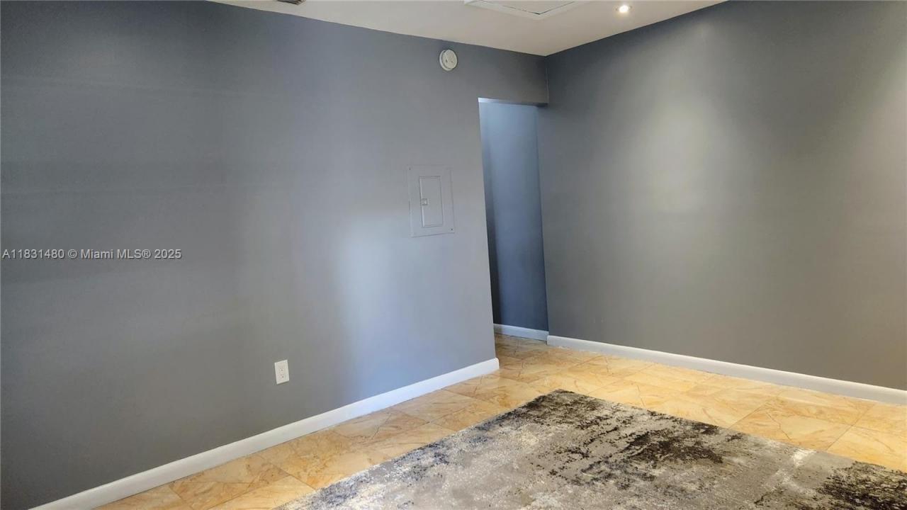 55 SW 12th St 3, Dania Beach, Florida 33004