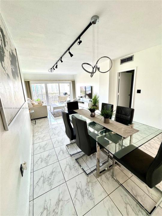 300 Bayview Dr 1603, Sunny Isles Beach, פלורידה 33160, ארצות הברית של אמריקה 