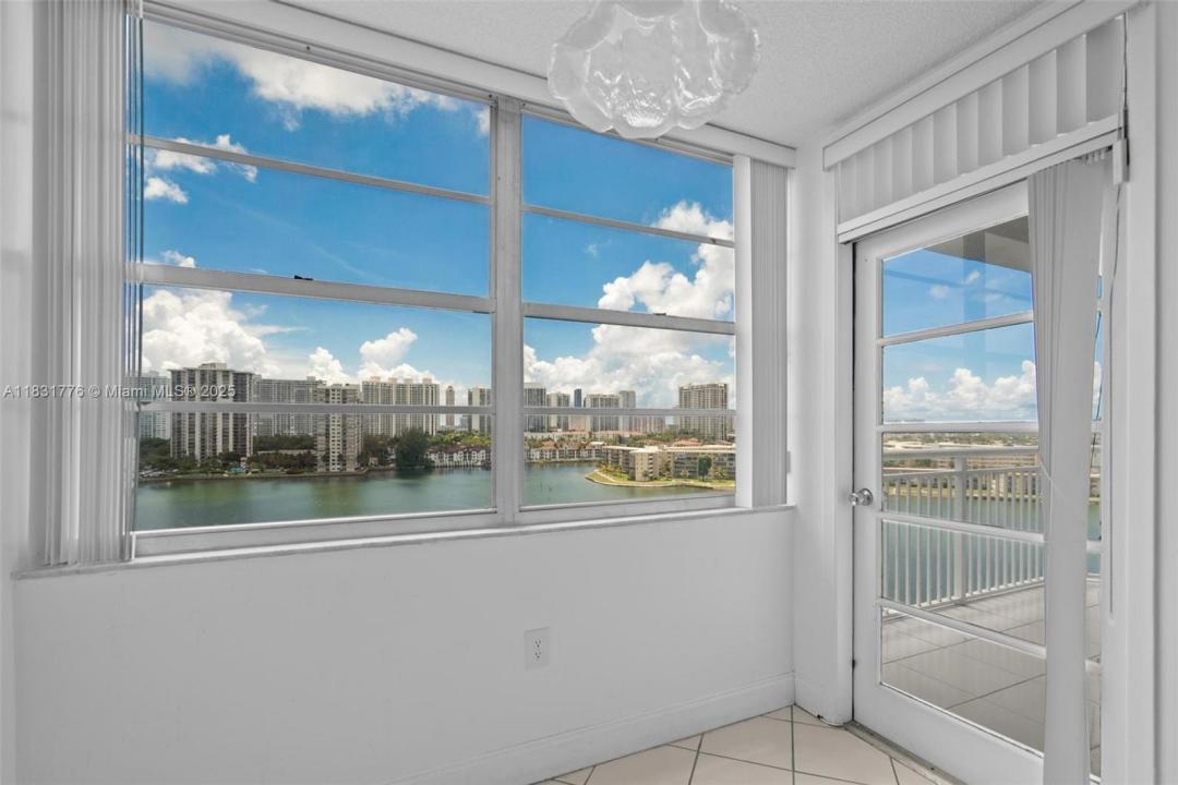 18081 Biscayne Blvd 1205, Aventura, Florida 33160, Amerika Birleşik Devletleri