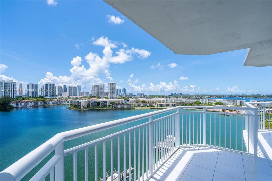 18081 Biscayne Blvd 1205, Aventura, Florida 33160, Amerika Birleşik Devletleri