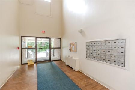 752 Quaker Lane B203, Warwick, RI 02818, USA