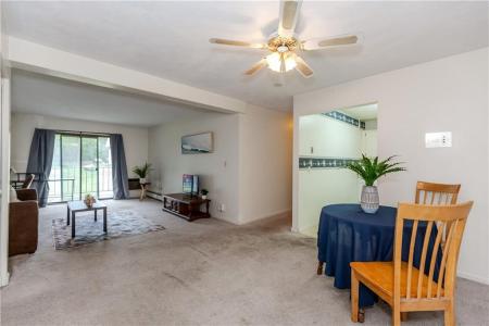 752 Quaker Lane B203, Warwick, 罗得岛 02818, 美国