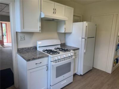 44 Crest Street, Middletown, RI 02842, USA