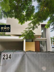 234 SW 22nd Rd, Miami, Florida 33129, USA