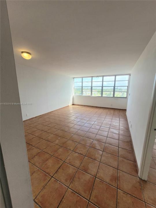 2025 NE 164th St 602, North Miami Beach, 佛羅里達州 33162, 美國