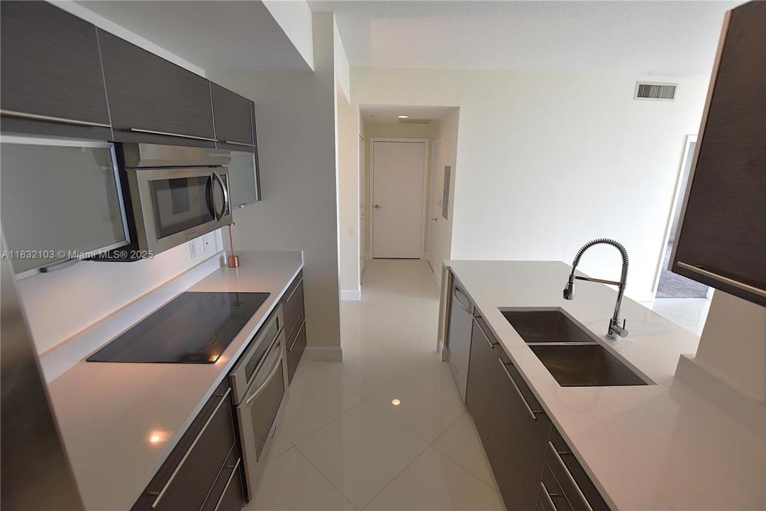 550 Okeechobee Blvd 1417, West Palm Beach, Florida 33401, Stati Uniti