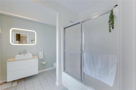26 Cliff Avenue 2, Newport, RI 02840, USA