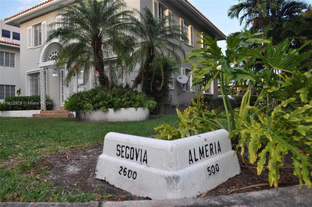2617 Segovia St 2, Coral Gables, Florida 33134, Estados Unidos