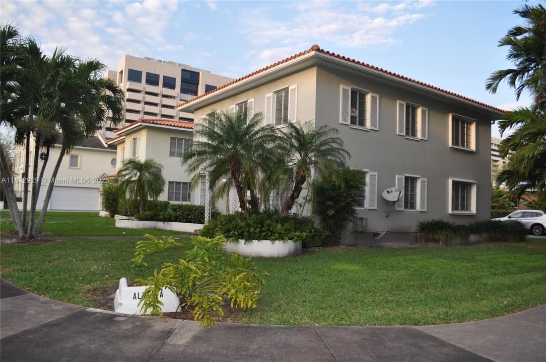 2617 Segovia St 2, Coral Gables, Florida 33134, Estados Unidos