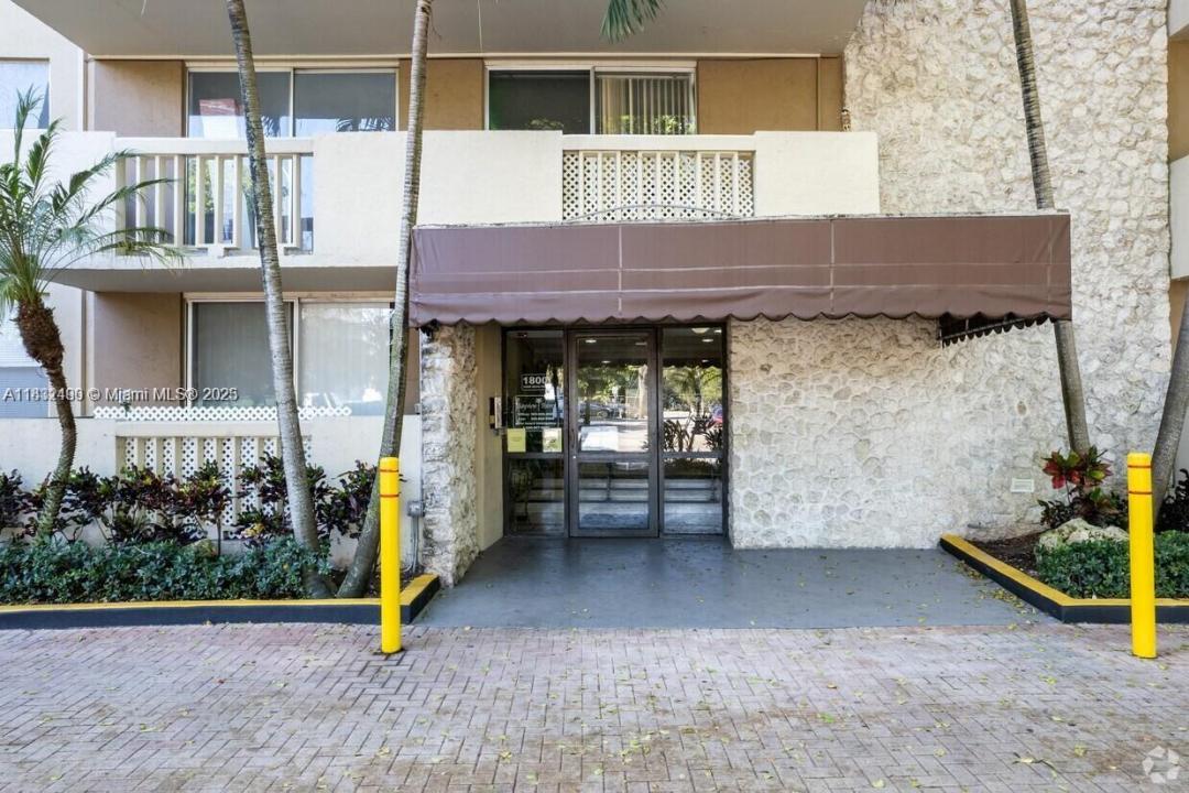 1800 Sans Souci Blvd 105, North Miami, פלורידה 33181, ארצות הברית של אמריקה 