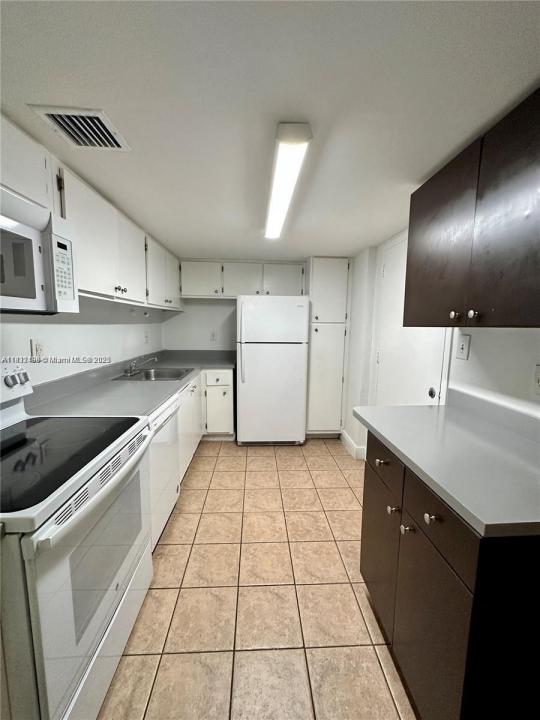 1800 Sans Souci Blvd 105, North Miami, פלורידה 33181, ארצות הברית של אמריקה 