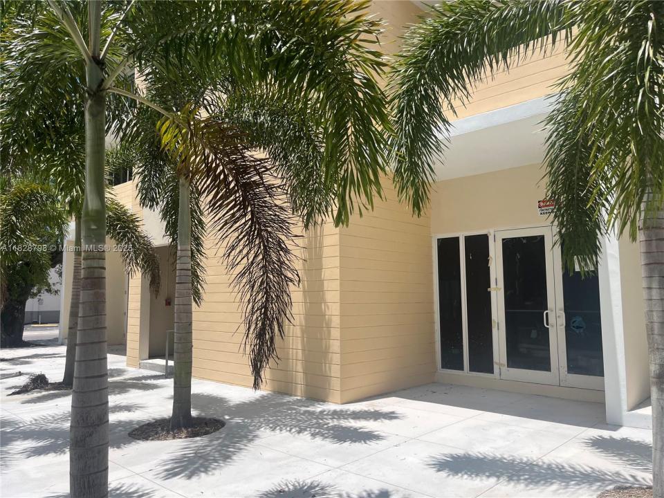1105 SW 70th Ave 102, Miami, Florida 33144