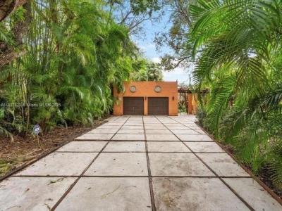 1006 S Greenway Dr, Coral Gables, Florida 33134, USA