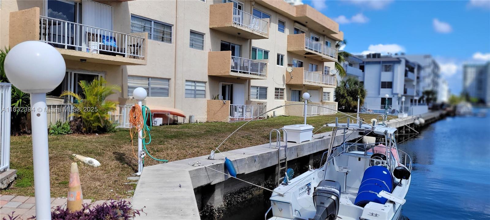 3522 NE 171st St 104, North Miami Beach, Florida 33160, Estados Unidos