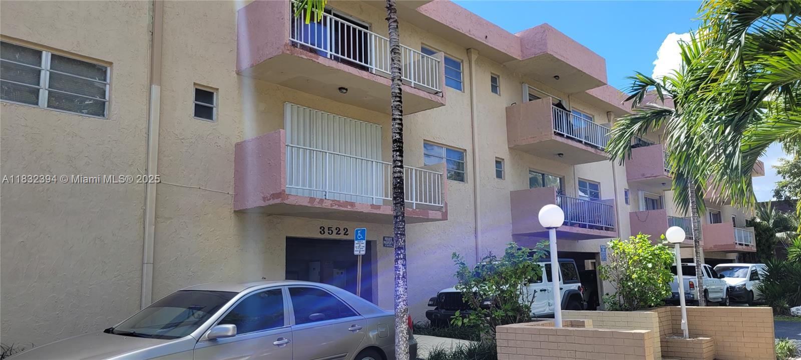 3522 NE 171st St 104, North Miami Beach, Florida 33160, Estados Unidos