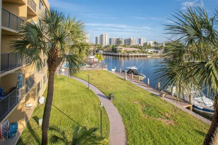 301 Golden Isles Dr 314, Hallandale Beach, Florida 33009, USA