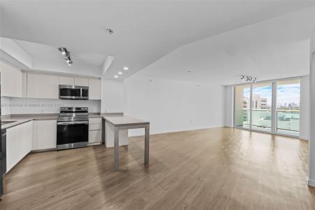 1500 Bay Rd M-0823, Miami Beach, Florida 33139, USA