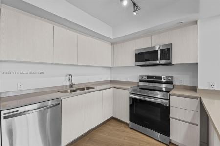 1500 Bay Rd M-0823, Miami Beach, Florida 33139, USA