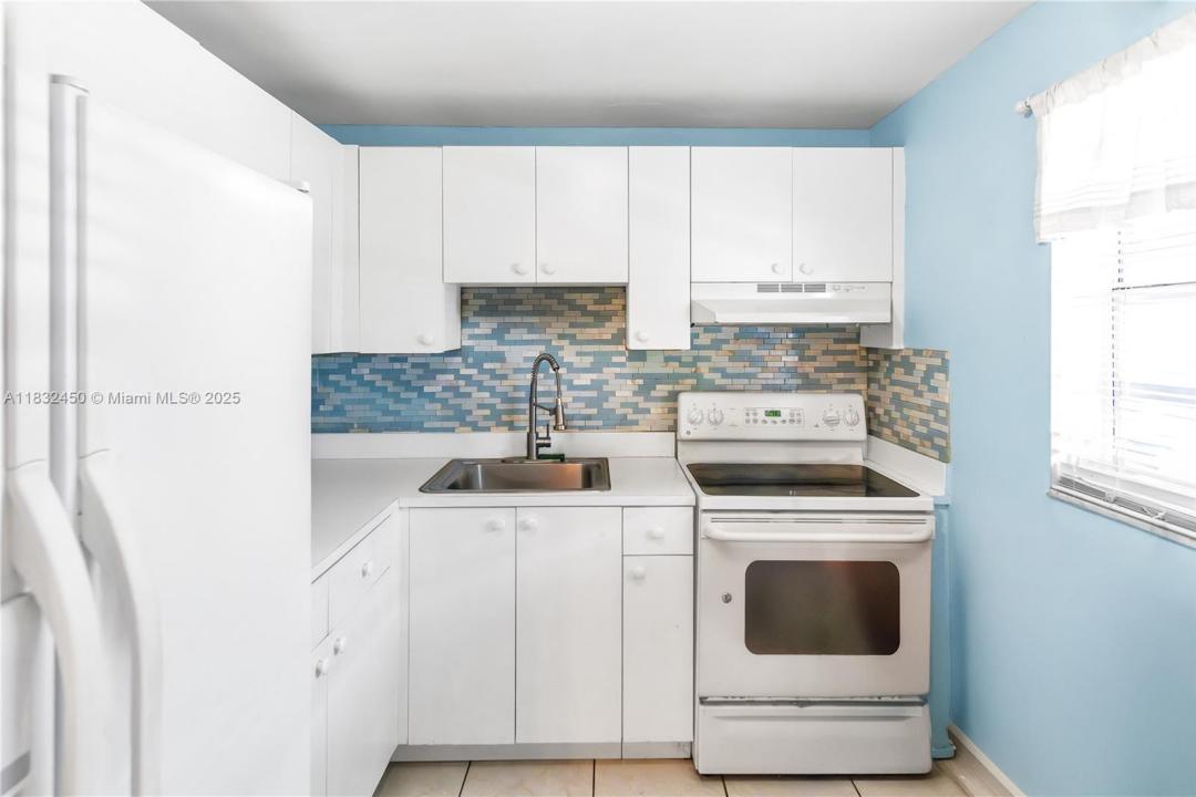 1755 W 60th St D206, Hialeah, Florida 33012