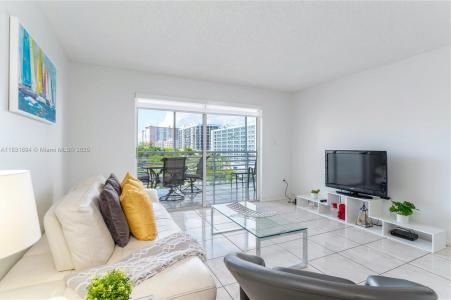 17801 N Bay Rd 607, Sunny Isles Beach, Florida 33160, USA