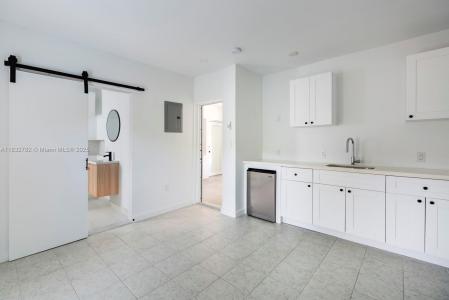 7800 NE 10th Ct 5, Miami, Florida 33138, USA