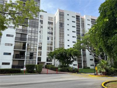 17021 N Bay Rd 222, Sunny Isles Beach, Florida 33160, USA