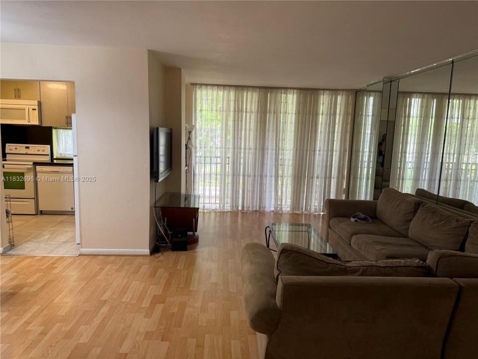 17021 N Bay Rd 222, Sunny Isles Beach, 佛罗里达州 33160, 美国