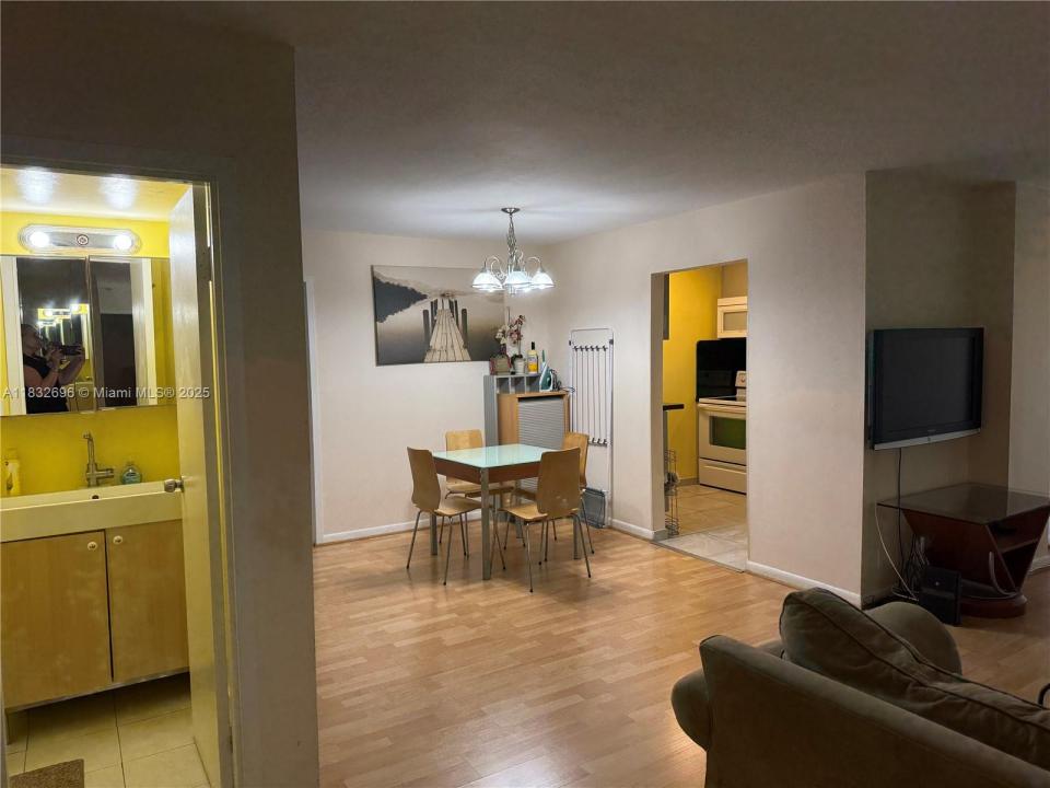 17021 N Bay Rd 222, Sunny Isles Beach, 佛罗里达州 33160, 美国