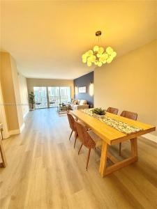 300 Bayview Dr 1801, Sunny Isles Beach, Florida 33160, USA