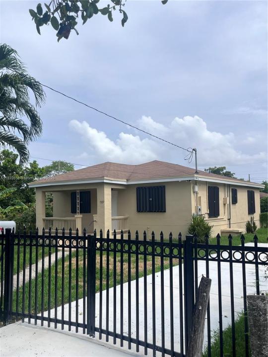 1927 NW 64 st, Miami, פלורידה 33147, ארצות הברית של אמריקה