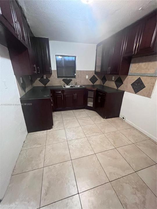 1927 NW 64 st, Miami, פלורידה 33147, ארצות הברית של אמריקה