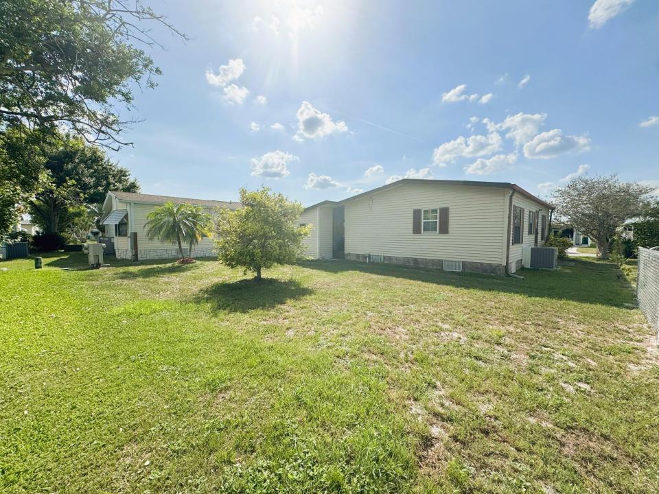 905 Dogwood Drive, Barefoot Bay, Флорида 32976, Соединенные Штаты