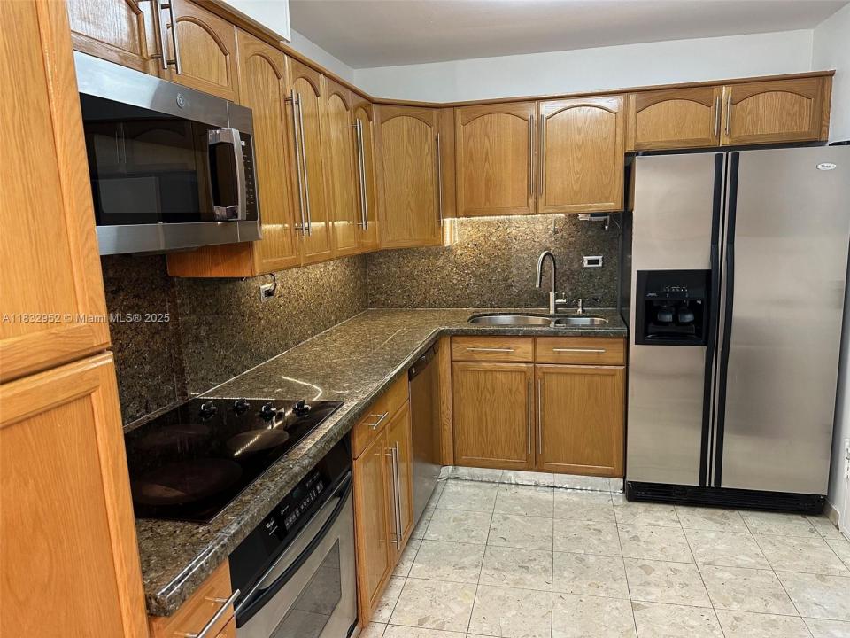 6039 Collins Ave 529, Miami Beach, Florida 33140, Stati Uniti
