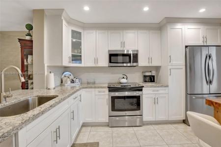 800 SW 125th Way 405O, Pembroke Pines, Florida 33027, USA