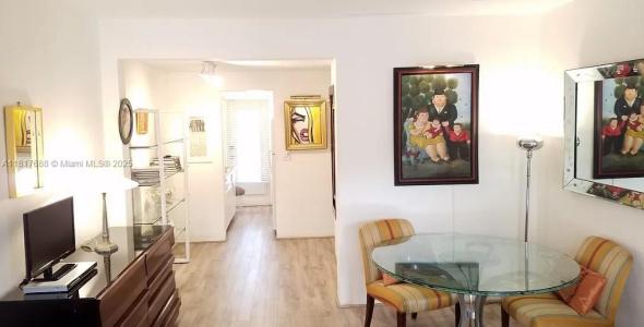 1050 Pennsylvania Ave 12-A, Miami Beach, Florida 33139, USA