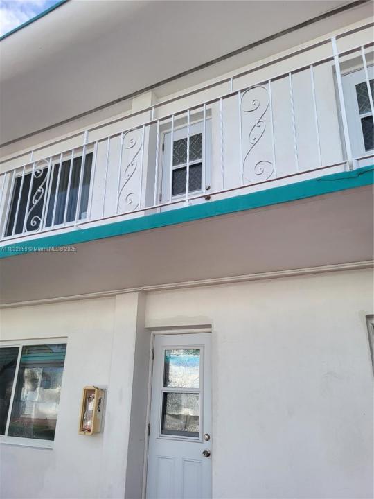 2101 Calais Dr 7, Miami Beach, Floryda 33141, USA